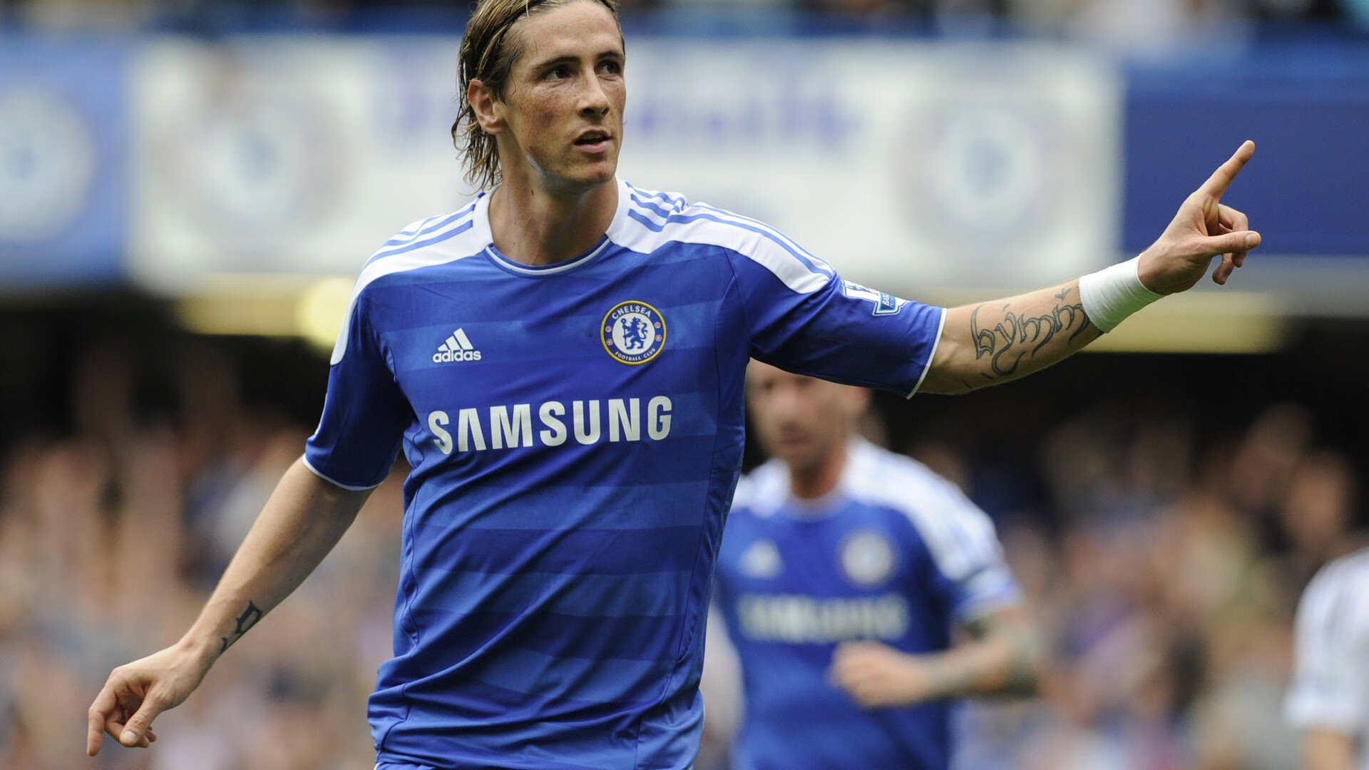 比赛中出现战术新尝试形成边中结合提升攻击威胁程度